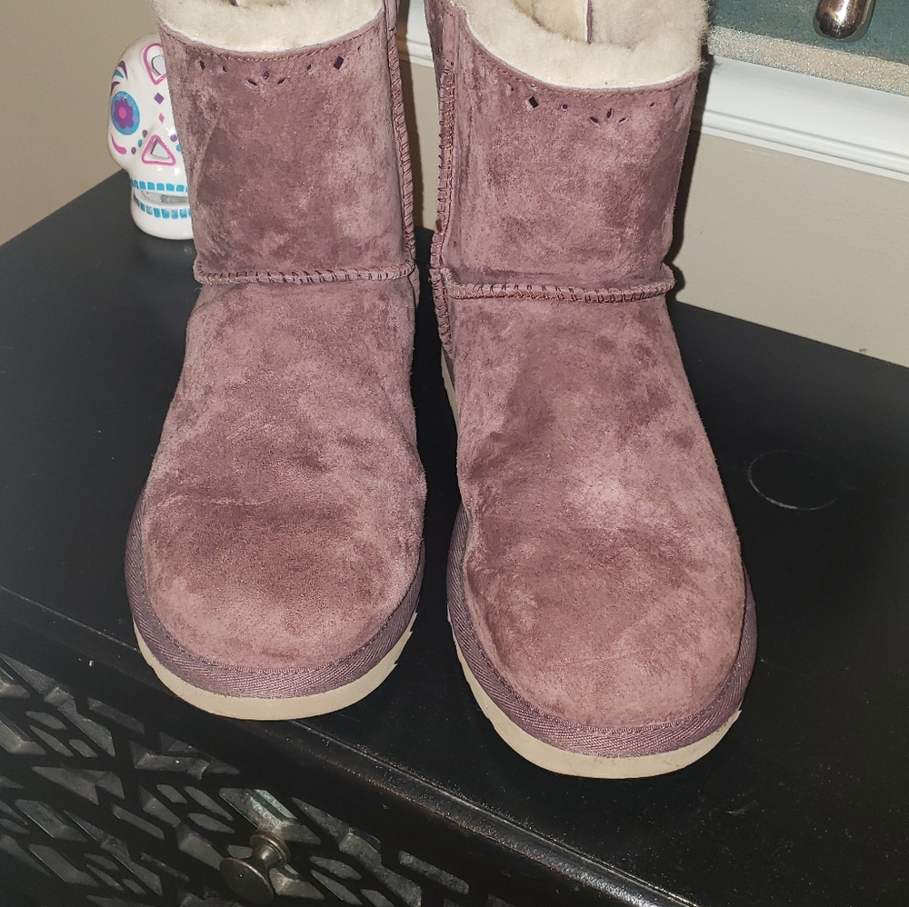 Ugg Dixi Flora Perf Boot Purple 9 Nice!!